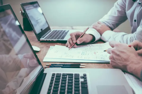 Analytics Dashboard Real-Time untuk DataViz Corp
